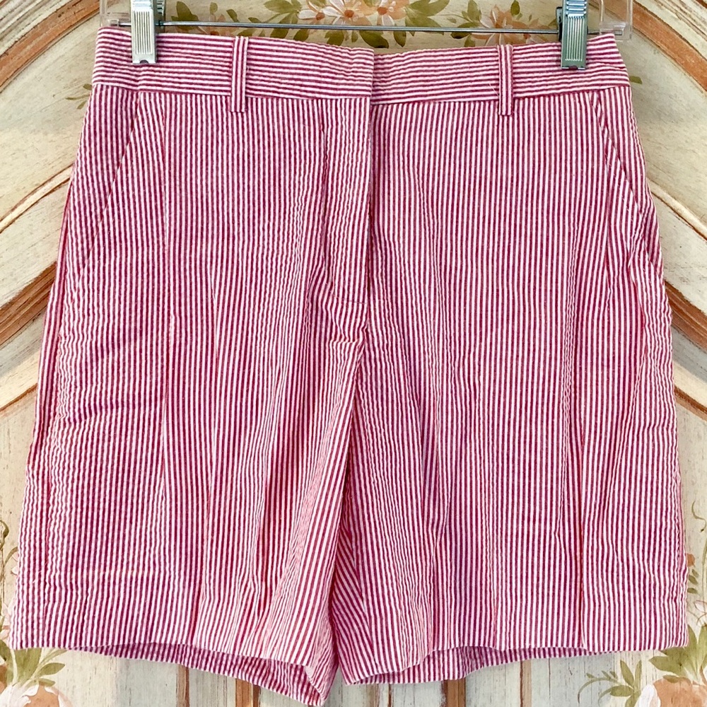 J. Mclaughlin red and white Seersucker shorts size 2